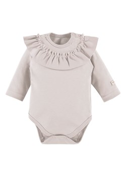 Body z długim rękawem beżowe dla dziewczynki Simply Comfy falbanka Eevi ze sklepu lenaodniemowlakadoszkolniaka.pl w kategorii Body niemowlęce - zdjęcie 187404963