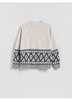 Reserved - Wzorzysty sweter z domieszką wełny - kremowy ze sklepu Reserved w kategorii Swetry męskie - zdjęcie 187472874