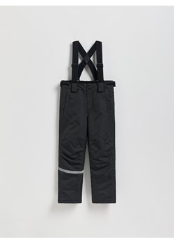 Reserved - Ocieplane spodnie na szelkach - czarny ze sklepu Reserved w kategorii Spodnie chłopięce - zdjęcie 187472904