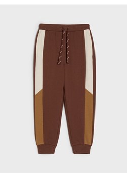 Sinsay - Spodnie dresowe z lampasami - brązowy ze sklepu Sinsay w kategorii Spodnie chłopięce - zdjęcie 187474990