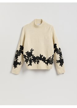 Reserved - Sweter z ozdobną aplikacją - kremowy ze sklepu Reserved w kategorii Swetry damskie - zdjęcie 187478890