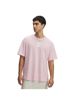 Męski t-shirt z nadrukiem Under Armour UA M Hw Os Sm Box Ss - różowy ze sklepu Sportstylestory.com w kategorii T-shirty męskie - zdjęcie 187490030