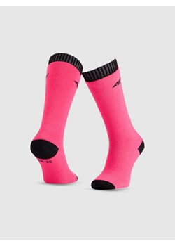Dziewczęce skarpetki narciarskie 4F 4FJWAW25UFSOF227 - różowe ze sklepu Sportstylestory.com w kategorii Skarpetki dziecięce - zdjęcie 187490153