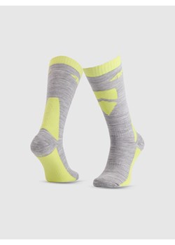 Chłopięce skarpetki narciarskie 4F 4FJWAW25UFSOM224 - szare ze sklepu Sportstylestory.com w kategorii Skarpetki dziecięce - zdjęcie 187490200