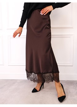 SPÓDNICA SATYNOWA MAXI ZAKOŃCZONA KORONKĄ-  CZEKOLADOWA ze sklepu olika.com.pl w kategorii Spódnice - zdjęcie 187495484