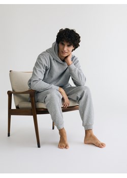 Reserved - Spodnie dresowe regular fit - jasnoszary ze sklepu Reserved w kategorii Spodnie męskie - zdjęcie 187497192