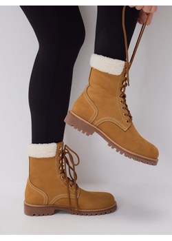 Reserved - Zamszowe botki z barankiem - beżowy ze sklepu Reserved w kategorii Workery damskie - zdjęcie 187497293