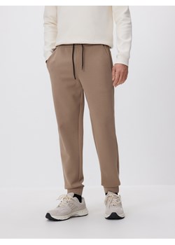 Reserved - Spodnie dresowe slim fit - beżowy ze sklepu Reserved w kategorii Spodnie męskie - zdjęcie 187497430
