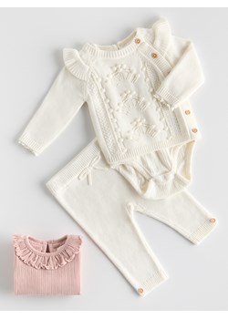 Reserved - Dzianinowy komplet - złamana biel ze sklepu Reserved w kategorii Komplety niemowlęce - zdjęcie 187498564