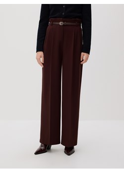 Reserved - Spodnie z paskiem - burgundowy ze sklepu Reserved w kategorii Spodnie damskie - zdjęcie 187499933