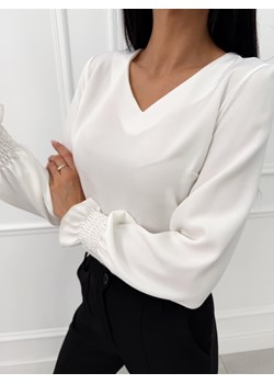 Kremowa Klasyczna Bluzka z Gumką ze sklepu ModnaKiecka.pl w kategorii Bluzki damskie - zdjęcie 187501041