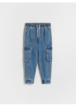 Reserved - Jeansy jogger z kieszeniami - niebieski ze sklepu Reserved w kategorii Spodnie chłopięce - zdjęcie 187501450
