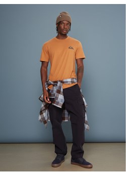 Quiksilver T-Shirt Ev Mini Logo Ss EQYZT08181 Pomarańczowy Regular Fit ze sklepu MODIVO w kategorii T-shirty męskie - zdjęcie 187502413