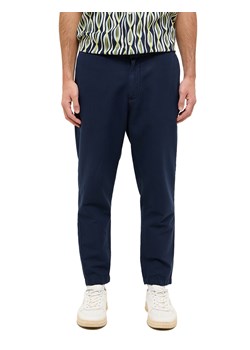 Męskie Spodnie Jeansowe Mustang Style Milano Linen Jogger Navy Blazer 1016436 5324 ze sklepu YouNeedit.pl w kategorii Jeansy męskie - zdjęcie 187503654