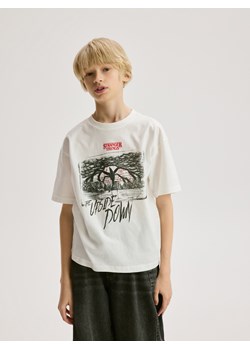 Reserved - T-shirt Stranger Things - złamana biel ze sklepu Reserved w kategorii T-shirty chłopięce - zdjęcie 187507390