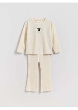 Reserved - Prążkowany komplet z haftem - kremowy ze sklepu Reserved w kategorii Komplety dziewczęce - zdjęcie 187508690