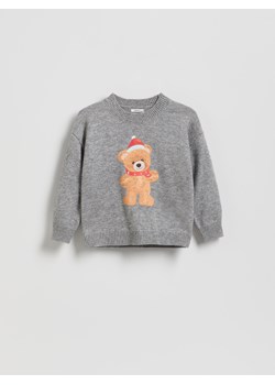 Reserved - Sweter z misiem - jasnoszary ze sklepu Reserved w kategorii Swetry chłopięce - zdjęcie 187510603