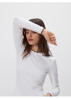 Reserved - Bluzka z kontrastową lamówką - złamana biel ze sklepu Reserved w kategorii Bluzki damskie - zdjęcie 187511214