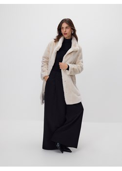 Reserved - Płaszcz z imitacji futra - złamana biel ze sklepu Reserved w kategorii Futra damskie - zdjęcie 187511441