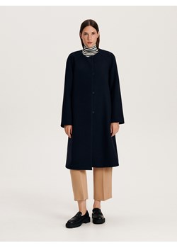 Reserved - Płaszcz z wiązanym paskiem - granatowy ze sklepu Reserved w kategorii Płaszcze damskie - zdjęcie 187511863