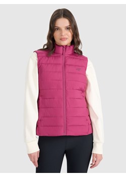 Damski bezrękawnik puchowy pikowany 4F 4FWAW25TVJAF218 - różowy ze sklepu Sportstylestory.com w kategorii Kamizelki damskie - zdjęcie 187513893