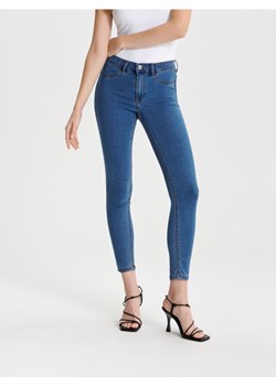 Sinsay - Jeansy skinny mid waist - niebieski ze sklepu Sinsay w kategorii Jeansy damskie - zdjęcie 187515183