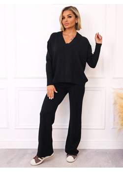 KOMPLET DZIANINOWY SWETER Z DEKOLTEM W SZPIC+ SPODNIE- CZARNY ze sklepu olika.com.pl w kategorii Komplety i garnitury damskie - zdjęcie 187517904
