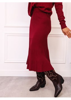 SPÓDNICA PRĄŻKOWANA Z DZIANINY- BORDOWA ze sklepu olika.com.pl w kategorii Spódnice - zdjęcie 187517914