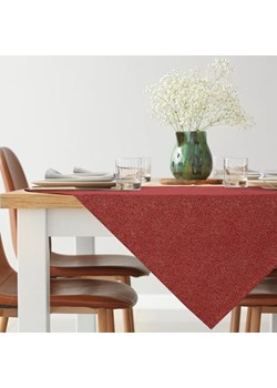 OBRUS DASHER 85 X 85 CM CZERWONY ze sklepu lenaodniemowlakadoszkolniaka.pl w kategorii Obrusy i bieżniki - zdjęcie 187519010