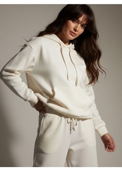 Sinsay - Dresowa bluza hoodie z kieszenią - kremowy ze sklepu Sinsay w kategorii Bluzy damskie - zdjęcie 187523443