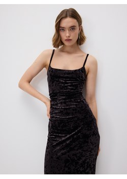 Reserved - Welurowa sukienka midi - ciemnobrązowy ze sklepu Reserved w kategorii Sukienki - zdjęcie 187524480