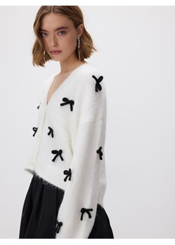 Reserved - Sweter z kokardami - kremowy ze sklepu Reserved w kategorii Swetry damskie - zdjęcie 187525804