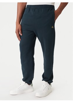 Calvin Klein Jeans Spodnie dresowe LV04RD241G Granatowy Regular Fit ze sklepu MODIVO w kategorii Spodnie męskie - zdjęcie 187526374