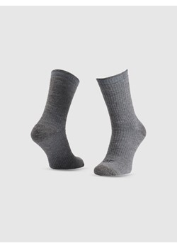 Męskie skarpetki trekkingowe 4F 4FRAW25UFSOM270 - szare ze sklepu Sportstylestory.com w kategorii Skarpetki męskie - zdjęcie 187528692