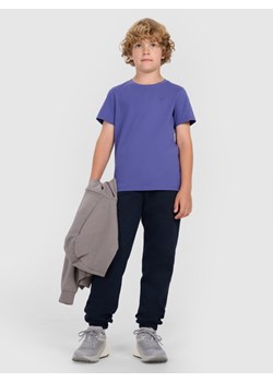 Chłopięce spodnie dresowe joggery 4F 4FJRMM00TTROM1628 - granatowe ze sklepu Sportstylestory.com w kategorii Spodnie chłopięce - zdjęcie 187528771
