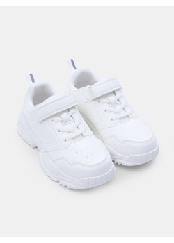 Sinsay - Sneakersy z imitacji skóry - biały ze sklepu Sinsay w kategorii Buty sportowe dziecięce - zdjęcie 187530163