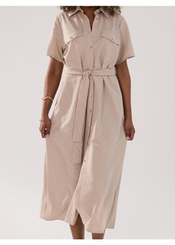 Sinsay - Koszulowa sukienka midi z paskiem - kremowy ze sklepu Sinsay w kategorii Sukienki - zdjęcie 187530204