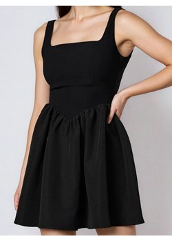 Sinsay - Sukienka na ramiączkach z dekoltem karo - czarny ze sklepu Sinsay w kategorii Sukienki - zdjęcie 187530211