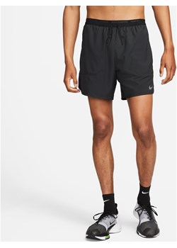Męskie spodenki do biegania 2 w 1 18 cm Dri-FIT Nike Stride - Czerń ze sklepu Nike poland w kategorii Spodenki męskie - zdjęcie 187533190