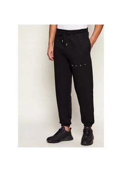 HUGO Spodnie dresowe Dolando | Relaxed fit ze sklepu Gomez Fashion Store w kategorii Spodnie męskie - zdjęcie 187535092