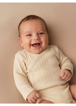 Sinsay - Body z prążkowanej dzianiny - kremowy ze sklepu Sinsay w kategorii Body niemowlęce - zdjęcie 187535924