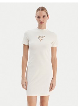 Guess Sukienka codzienna V4YK02 KCDH1 Écru Regular Fit ze sklepu MODIVO w kategorii Sukienki - zdjęcie 187535982