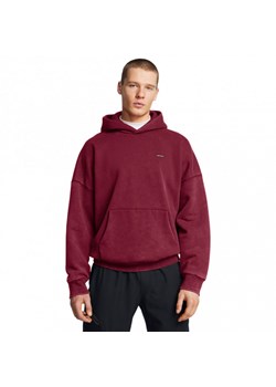 Męska bluza dresowa nierozpinana z kapturem Under Armour UA Icon Hwt Flc Wash Os Hood - czerwona ze sklepu Sportstylestory.com w kategorii Bluzy męskie - zdjęcie 187536481