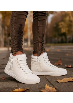 Białe zimowe trampki z futerkiem /B6-3 18494 T315/ ze sklepu Pantofelek24.pl w kategorii Trampki damskie - zdjęcie 187537720