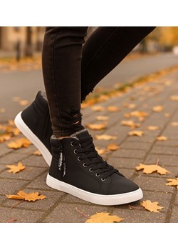 Czarne zimowe trampki z futerkiem /E1-1 18495 T315/ ze sklepu Pantofelek24.pl w kategorii Trampki damskie - zdjęcie 187537724