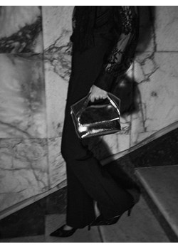 Mohito - Złota torebka z łańcuszkiem - złoty ze sklepu Mohito w kategorii Listonoszki - zdjęcie 187538643