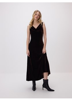 Reserved - Welurowa sukienka - ciemnobrązowy ze sklepu Reserved w kategorii Sukienki - zdjęcie 187538681