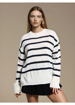 Sinsay - Sweter w paski - biały ze sklepu Sinsay w kategorii Swetry damskie - zdjęcie 187540631