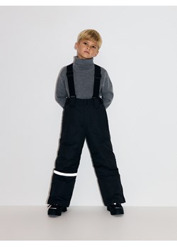 Reserved - Ocieplane spodnie na szelkach - czarny ze sklepu Reserved w kategorii Spodnie chłopięce - zdjęcie 187541302