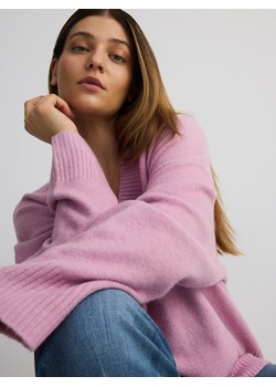 Reserved - Sweter z głębokim dekoltem - różowy ze sklepu Reserved w kategorii Swetry damskie - zdjęcie 187545880
